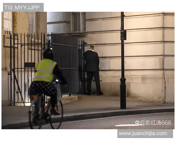 足球明星家中遭窃事件引发关注安全隐患再度成为热议话题